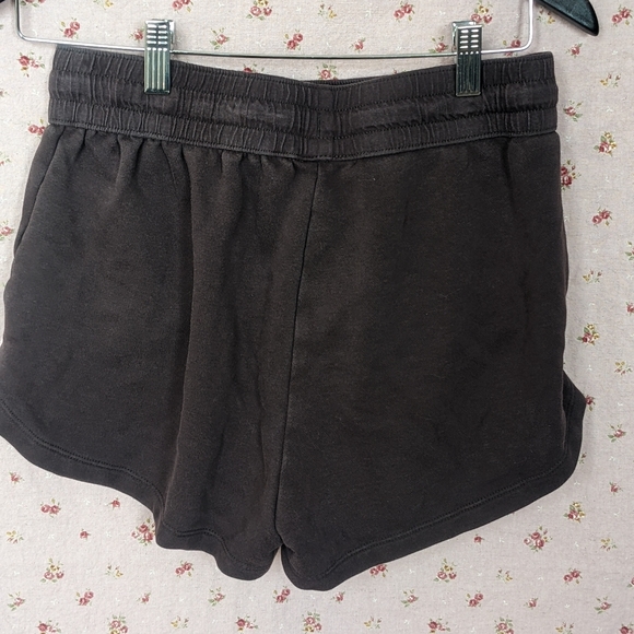 H&M lounge shorts - Picture 2 of 3
